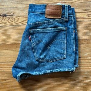 Levi’s 501 mid rise button fly shorts size 27